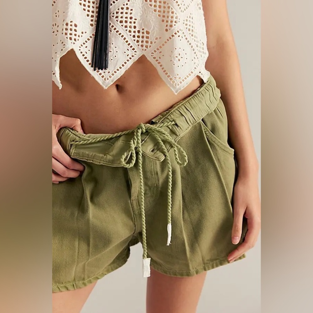 FREE PEOPLE 
We The Free Clark Pleated Denim Shorts - Washed Army